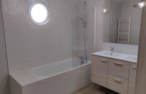 Rénovation d'une salle de bain avec faience graphique Essonne