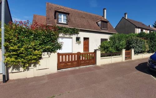 Ancienne clôture en bois avant remplacement de menuiseries extérieures - Brie-Comte-Robert 77170