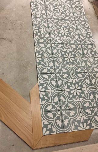 calepinage et pose du parquet autour des carreaux de ciment