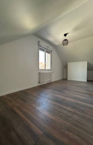 Transformer ses combles en étage à vivre : une rénovation complète à Saint-André-les-Vergers chambre 