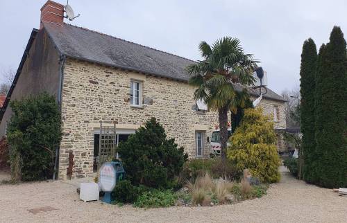 Longère familiale avec façade terminée à Vitré