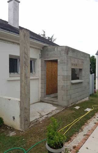 Les murs en parpaing ont remplacé la verrière