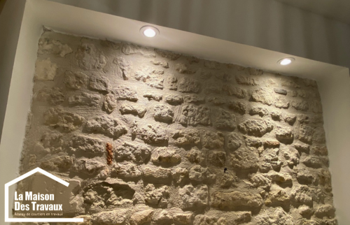 Eclairage spots led dans une niche en pierre