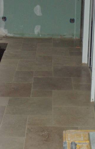 Installation d'un chauffage au sol dans une salle de bain SPA à Seillac