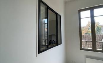 Installation d’une verrière intérieure entre cuisine et salon