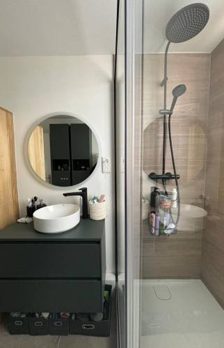 Salle de bain rénovée avec grande douche familiale aux Batignolles – Paris 17