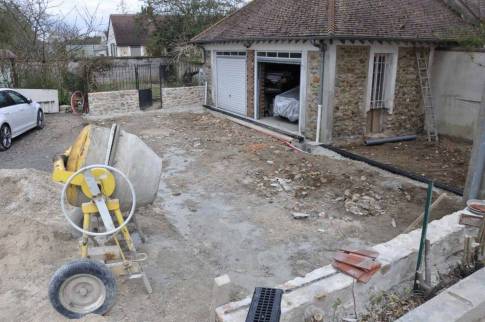 Travaux de dallage lors d'une rénovation extérieure de maison - Sénart 77127