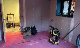 Travaux de cloisonnement et de rénovation intérieure pour la création d’une suite parentale à Voiron.
