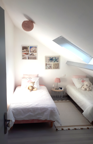 Petite chambre pour enfants sous combles