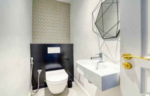 Décorer des toilettes à Paris étoile