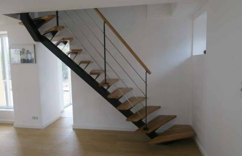 Installation d'un escalier en bois avec garde-corps filaire en métal et bois - Pornic 44210