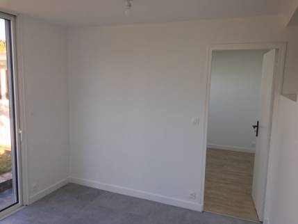 Création de cloisons séparatives, carrelage et sol souple type LVT dans une extension de maison - Nantes 44