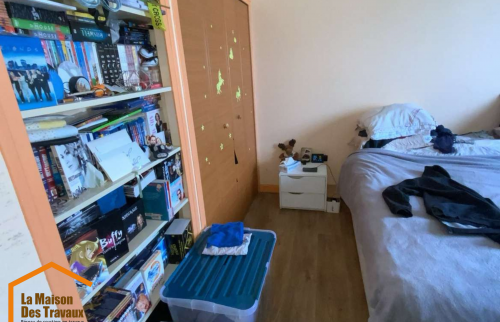 AVANT pièce servant de chambre d'appoint