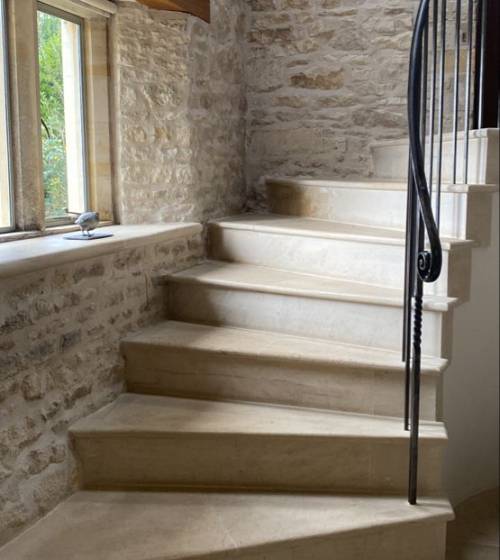escalier intérieur en pierre de Gascogne