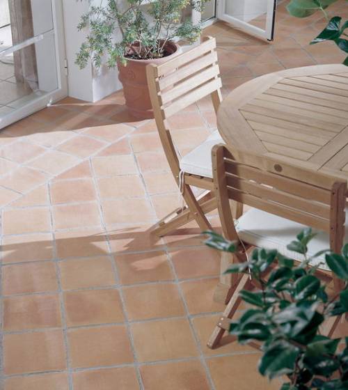 terrasse en pierre coin repas extérieur