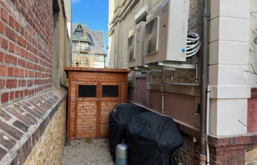 Blocs extérieurs de la climatisation réversible