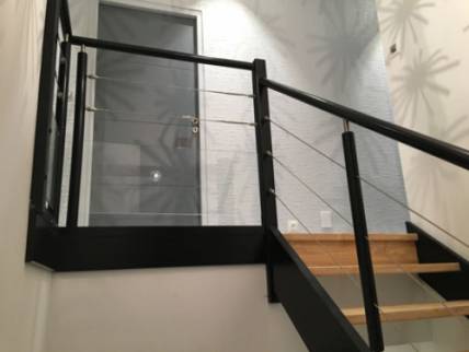 Pose d'un escalier en verre