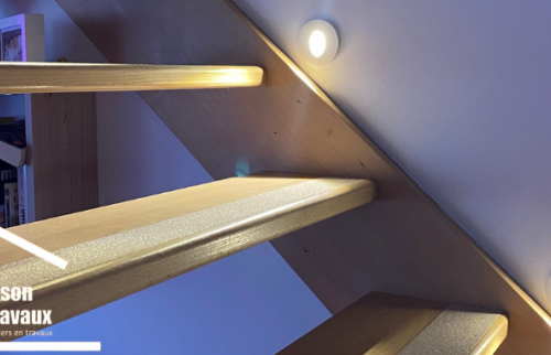 Spots intégrés connectés à la monté des escaliers