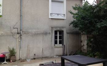 Mur avant changement avec une petite fenêtre