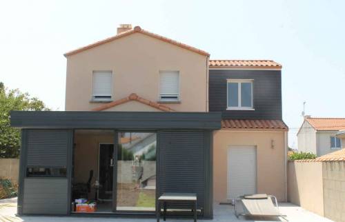 Après les travaux - Réalisation d'une surélévation et d'une extention pour cette maison à Rezé (44)