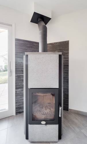 une cheminée moderne qui allie esthétique et performance.