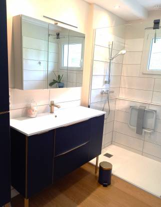 vue d'ensemble de la nouvelle salle de bain