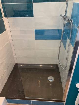 Nouvelle douche ouverte dans une salle de bain entièrement rénovée - Nantes 44