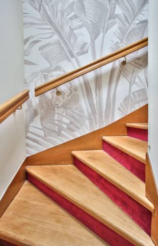 Un escalier décoré avec goût