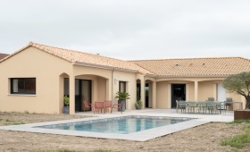 Extension de maison de 25 m² au Bignon - vue extérieur avec piscine