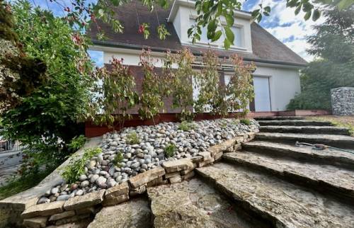 Rénovation extérieure à Sainte-Savine : une terrasse bois et un nouvel aménagement paysager 1