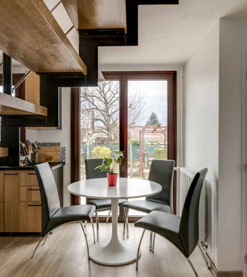 Résultat final : Une très belle porte-fenêtre qui apporte lumière et ouverture vers l'extérieur