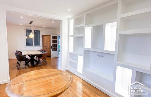 Salon et bibliothèque sur mesure