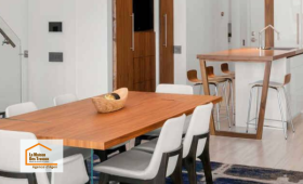 Cuisine ouverte et salle à manger rénovées dans une maison à Roquefort avec ambiance contemporaine et agencement optimisé.