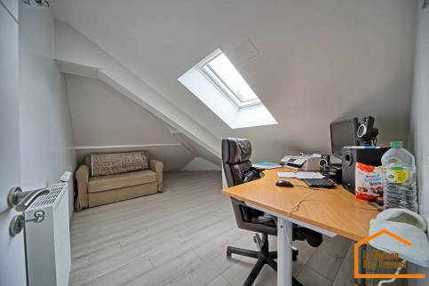 Petit salon / bureau aménagés dans les combles (Brunoy 91800)