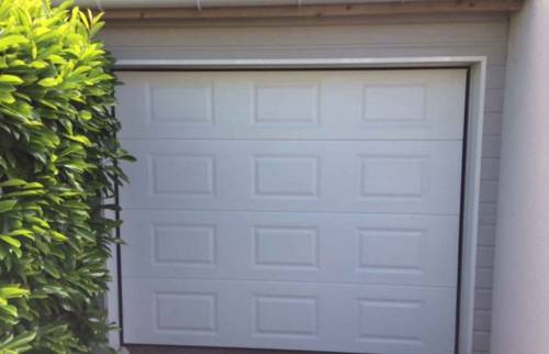 Nouvelle porte de garage motorisée - Nantes 44