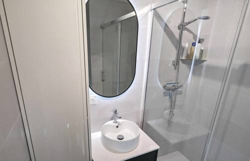 pose de fournitures de salle de bains