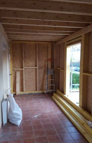 Mise en place de l'ossature bois sur la terrasse existante - Hauts. de seine