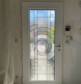 Rénovation d'une porte d'entrée, dans un style Art Déco, maison située à Ecully (69130) : originalité du design et grande luminosité