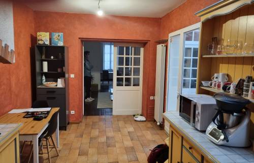 Cuisine avec vue sur le salon