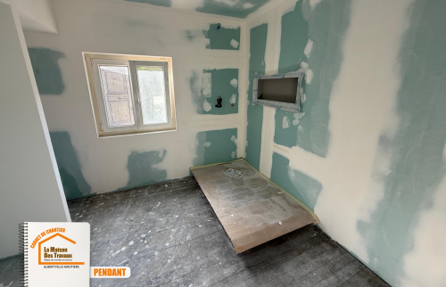 La Maison des Travaux Albertville, rénovation complète Ugine, isolation thermique combles, aménagement sous les toits, parquet hydrofuge Savoie