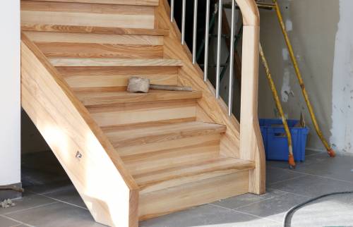 Création escalier en bois avec garde-corps et balustrade pour accès aux combles à Sillegny 57420