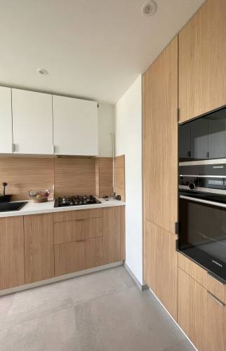 Pose de colonnes sur toute la hauteur avec électroménager intégré