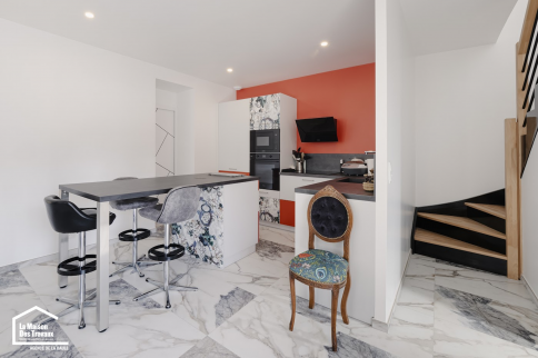 Cuisine ouverte avec ilot central