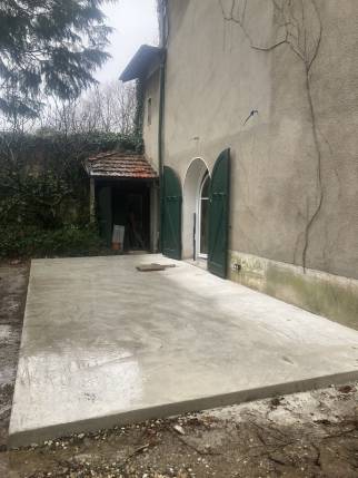 Coulage de la dalle béton avant la pose du carrelage