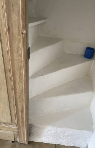 Harmonie avec l'existant et les imperfection d'un escalier en pierre