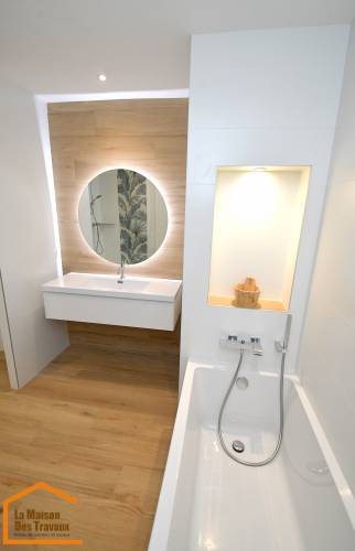 éclairage de salle de bain pour mise en valeur du mobilier