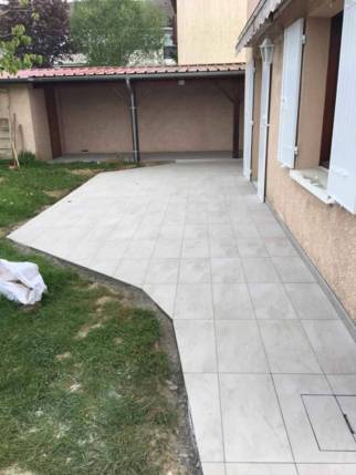 Nouvelle terrasse après travaux de rénovation extérieure - Brie-Comte-Robert 77170