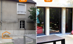 Avant travaux :** La façade avec sa petite fenêtre et sa porte ancienne, laissant peu de place à la lumière naturelle.