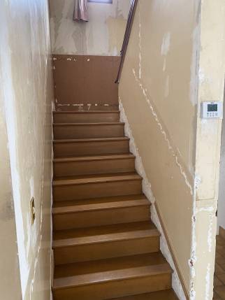 Escalier avant rénovation (Draveil)