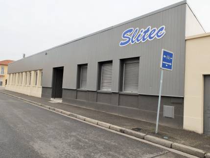 Ravalement de façade pour une entreprise située à Lyon Villeurbanne (Phase 2 côté rue)